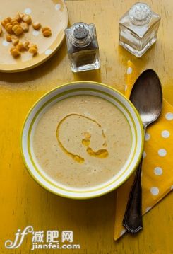 饮食,食品,汤匙,盘子,汤_558723927_Sweetcorn soup_创意图片_Getty Images China 饮食,食品,汤匙,盘子,汤_558723927_Sweetcorn soup_创意图片_Getty Images China