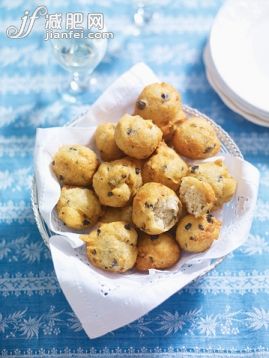 眼镜,饮食,食品,室内,餐巾_562483661_Pittule pugliese, Puglian doughnuts containing capers and black olives_创意图片_Getty Images China 眼镜,饮食,食品,室内,餐巾_562483661_Pittule pugliese, Puglian doughnuts containing capers and black olives_创意图片_Getty Images China