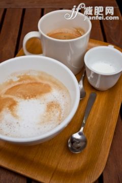 饮料,咖啡,卡布奇诺咖啡,咖啡店,摄影_504800575_Coffee and cappuccino_创意图片_Getty Images China 饮料,咖啡,卡布奇诺咖啡,咖啡店,摄影_504800575_Coffee and cappuccino_创意图片_Getty Images China