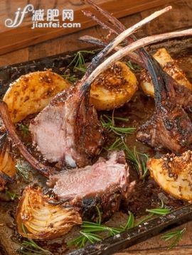 摄影,饮食,桌子,肉,室内_518670237_Roast Rack of Lamb and Potatoes_创意图片_Getty Images China 摄影,饮食,桌子,肉,室内_518670237_Roast Rack of Lamb and Potatoes_创意图片_Getty Images China