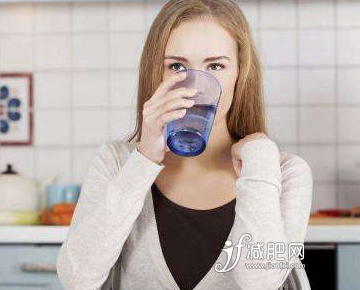 多喝水可以有效的促进新陈代谢