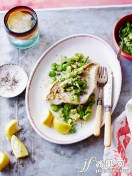 食品,桌子,餐具,海产,室内_507827813_Steamed snapper fish with beans_创意图片_Getty Images China 食品,桌子,餐具,海产,室内_507827813_Steamed snapper fish with beans_创意图片_Getty Images China