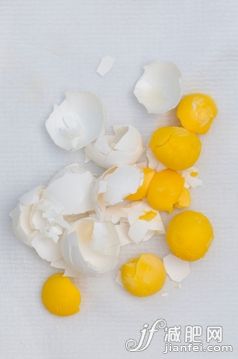 鸡蛋,旷野,胆固醇,蛋黄,摄影_565787307_Egg yolks and egg shells_创意图片_Getty Images China 鸡蛋,旷野,胆固醇,蛋黄,摄影_565787307_Egg yolks and egg shells_创意图片_Getty Images China