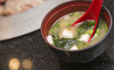 高热量食物有哪些 吃了很容易变胖的食物 沙拉含高热量吗