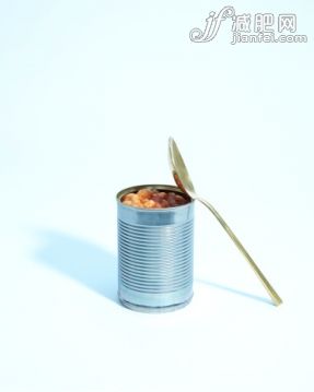 食品,罐子,影棚拍摄,汤匙,蓝色_478266011_A spoon leans against an open tin of baked beans._创意图片_Getty Images China 食品,罐子,影棚拍摄,汤匙,蓝色_478266011_A spoon leans against an open tin of baked beans._创意图片_Getty Images China