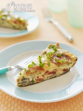 早餐,切片食物,菜肉煎蛋饼,摄影,蛋白卷_566206357_Slice of Frittata_创意图片_Getty Images China 早餐,切片食物,菜肉煎蛋饼,摄影,蛋白卷_566206357_Slice of Frittata_创意图片_Getty Images China