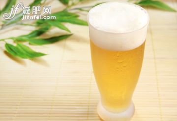 饮食,影棚拍摄,啤酒,泡泡,玻璃杯_498163867_Beer_创意图片_Getty Images China 饮食,影棚拍摄,啤酒,泡泡,玻璃杯_498163867_Beer_创意图片_Getty Images China