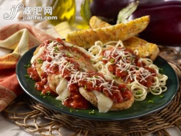 食品,室内,餐巾,晚餐,意大利面_137490906_Eggplant Parmesan and Pasta Dinner_创意图片_Getty Images China 食品,室内,餐巾,晚餐,意大利面_137490906_Eggplant Parmesan and Pasta Dinner_创意图片_Getty Images China