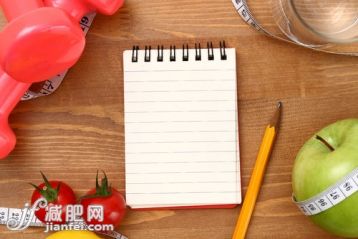 笔记本,概念,铅笔,食品,哑铃_f8639cf47_健康瘦身静物_创意图片_Getty Images China 笔记本,概念,铅笔,食品,哑铃_f8639cf47_健康瘦身静物_创意图片_Getty Images China