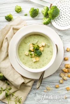 开胃品,西兰花,食品,绿色,膳食_gic13496927_fresh broccoli soup with croutons_创意图片_Getty Images China 开胃品,西兰花,食品,绿色,膳食_gic13496927_fresh broccoli soup with croutons_创意图片_Getty Images China