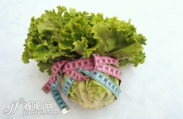 食品,饮食,测量工具,影棚拍摄,测量_91803198_Lettuce wrapped in tape measure_创意图片_Getty Images China 食品,饮食,测量工具,影棚拍摄,测量_91803198_Lettuce wrapped in tape measure_创意图片_Getty Images China