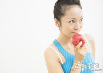 人,衣服,饮食,食品,生活方式_122587845_A young woman_创意图片_Getty Images China 人,衣服,饮食,食品,生活方式_122587845_A young woman_创意图片_Getty Images China