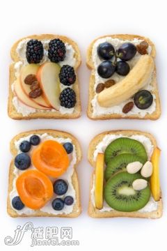 水果,健康生活方式,素食,瘦身,摄影_506706191_toast with mixed fruits on a white background_创意图片_Getty Images China 水果,健康生活方式,素食,瘦身,摄影_506706191_toast with mixed fruits on a white background_创意图片_Getty Images China