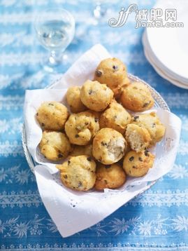眼镜,饮食,食品,室内,餐巾_562483661_Pittule pugliese, Puglian doughnuts containing capers and black olives_创意图片_Getty Images China 眼镜,饮食,食品,室内,餐巾_562483661_Pittule pugliese, Puglian doughnuts containing capers and black olives_创意图片_Getty Images China