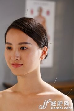 病人,针,医疗器械,中医,针灸_c72f32608_中医针灸_创意图片_Getty Images China 病人,针,医疗器械,中医,针灸_c72f32608_中医针灸_创意图片_Getty Images China