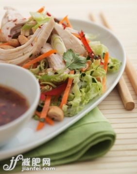 装饰物,食品,餐具,影棚拍摄,室内_86015696_Asian Chicken Salad_创意图片_Getty Images China 装饰物,食品,餐具,影棚拍摄,室内_86015696_Asian Chicken Salad_创意图片_Getty Images China