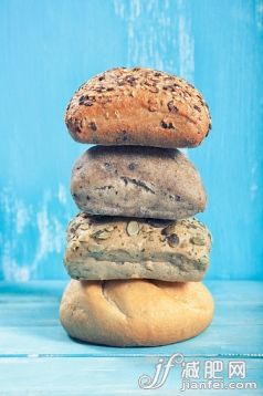 饮食,食品,影棚拍摄,面包,工匠_554467121_Selection of bread rolls mixed seed & whole grain_创意图片_Getty Images China 饮食,食品,影棚拍摄,面包,工匠_554467121_Selection of bread rolls mixed seed & whole grain_创意图片_Getty Images China