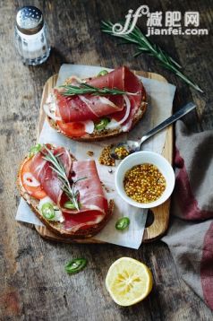 芥末,厨房,食品,桌子,肉_472078933_Bruschetta with ham_创意图片_Getty Images China 芥末,厨房,食品,桌子,肉_472078933_Bruschetta with ham_创意图片_Getty Images China