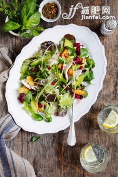 饮食,饮料,食品,银餐具,餐具_472128043_Turkey and avocado salad with cranberry dressing_创意图片_Getty Images China 饮食,饮料,食品,银餐具,餐具_472128043_Turkey and avocado salad with cranberry dressing_创意图片_Getty Images China
