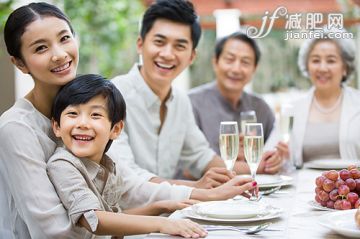 家庭,全家福,香槟,宴会,快乐_6eeb66a40_家人节日聚餐_创意图片_Getty Images China 家庭,全家福,香槟,宴会,快乐_6eeb66a40_家人节日聚餐_创意图片_Getty Images China