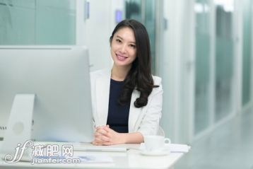 亚洲人,室内,摄影,人,图像_a56b4e6fb_成功商务女士在电脑前工作_创意图片_Getty Images China 亚洲人,室内,摄影,人,图像_a56b4e6fb_成功商务女士在电脑前工作_创意图片_Getty Images China