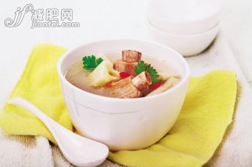 莲藕,排骨,汤,食品,美味_17648143b_藕香炖排骨汤_创意图片_Getty Images China 莲藕,排骨,汤,食品,美味_17648143b_藕香炖排骨汤_创意图片_Getty Images China