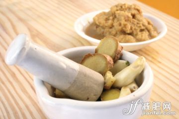 饮食,室内,蔬菜,香料,成分_144441031_Ginger and garlic in a mortar with pestle by ginger and garlic paste_创意图片_Getty Images China 饮食,室内,蔬菜,香料,成分_144441031_Ginger and garlic in a mortar with pestle by ginger and garlic paste_创意图片_Getty Images China
