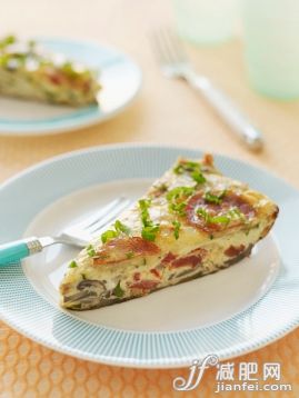 早餐,切片食物,菜肉煎蛋饼,摄影,蛋白卷_566206357_Slice of Frittata_创意图片_Getty Images China 早餐,切片食物,菜肉煎蛋饼,摄影,蛋白卷_566206357_Slice of Frittata_创意图片_Getty Images China