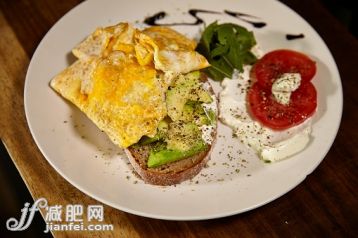 食品,桌子,室内,盘子,面包_561862177_Organic egg and avocado sandwich_创意图片_Getty Images China 食品,桌子,室内,盘子,面包_561862177_Organic egg and avocado sandwich_创意图片_Getty Images China