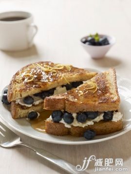 早餐,蓝莓,塞满了的,法式吐司,摄影_566206325_Stuffed French Toast_创意图片_Getty Images China 早餐,蓝莓,塞满了的,法式吐司,摄影_566206325_Stuffed French Toast_创意图片_Getty Images China