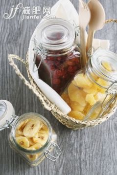 苹果,香蕉,瓶子,容器,烹调_gic12781712_Bottled dry fruits_创意图片_Getty Images China 苹果,香蕉,瓶子,容器,烹调_gic12781712_Bottled dry fruits_创意图片_Getty Images China