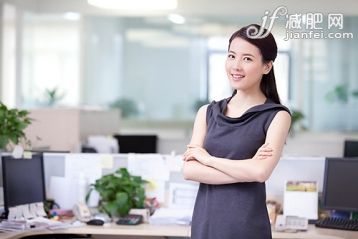 女商人,双臂交叉,亚洲人,25岁到29岁,成功人士_9424d33ec_快乐的商务女性_创意图片_Getty Images China 女商人,双臂交叉,亚洲人,25岁到29岁,成功人士_9424d33ec_快乐的商务女性_创意图片_Getty Images China