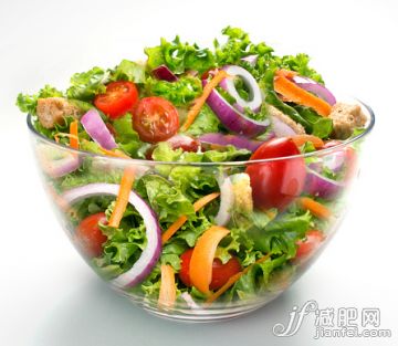 碗,沙拉,蔬菜,莴苣,摄影_556357681_Salad in large glass bowl_创意图片_Getty Images China 碗,沙拉,蔬菜,莴苣,摄影_556357681_Salad in large glass bowl_创意图片_Getty Images China
