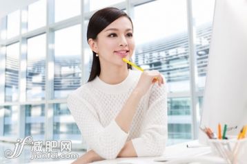 室内,人,工作,窗户,白昼_2760444c4_青年商务女人快乐工作_创意图片_Getty Images China 室内,人,工作,窗户,白昼_2760444c4_青年商务女人快乐工作_创意图片_Getty Images China
