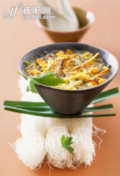 饮食,影棚拍摄,碗,面条,汤_152832806_Bowl of noodle soup with sweetcorn and shiitake mushrooms_创意图片_Getty Images China 饮食,影棚拍摄,碗,面条,汤_152832806_Bowl of noodle soup with sweetcorn and shiitake mushrooms_创意图片_Getty Images China