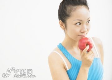 人,衣服,饮食,食品,生活方式_122587845_A young woman_创意图片_Getty Images China 人,衣服,饮食,食品,生活方式_122587845_A young woman_创意图片_Getty Images China