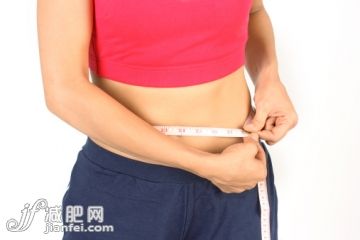 人,生活方式,测量工具,影棚拍摄,中间部分_144446139_Partial view of a woman measuring her waist_创意图片_Getty Images China 人,生活方式,测量工具,影棚拍摄,中间部分_144446139_Partial view of a woman measuring her waist_创意图片_Getty Images China