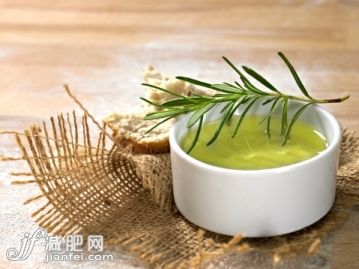 食品,室内,碗,草本,迷迭香_167766137_Olive oil_创意图片_Getty Images China 食品,室内,碗,草本,迷迭香_167766137_Olive oil_创意图片_Getty Images China