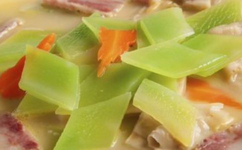有效的丰胸食物 哪些食物可以丰胸 丰胸多吃什么 乳房变大多吃什么 