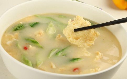 哪些食物丰胸效果好 酒酿蛋丰胸 坚果类食物丰胸