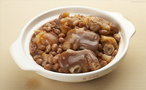 乳房怎么按摩会变大 正确按摩乳房丰胸的方法 可以丰胸的食谱有哪些