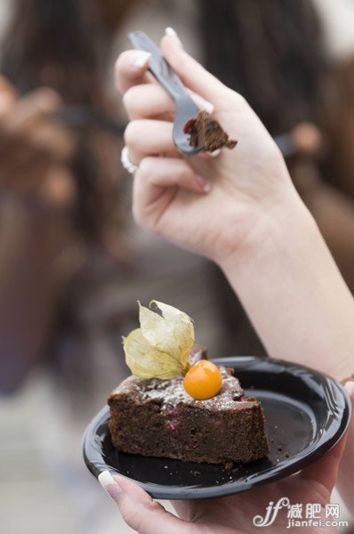 新研究:早餐吃甜食或助减肥