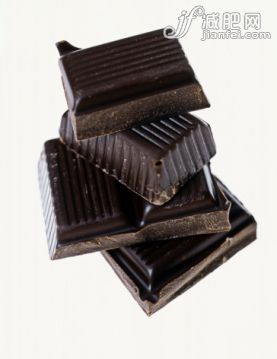 食品,甜食,影棚拍摄,巧克力,成分_128257114_Chunks of dark chocolate, close up_创意图片_Getty Images China 食品,甜食,影棚拍摄,巧克力,成分_128257114_Chunks of dark chocolate, close up_创意图片_Getty Images China