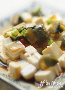 3款芹菜减肥的食谱 女人必吃—芹菜烧豆腐