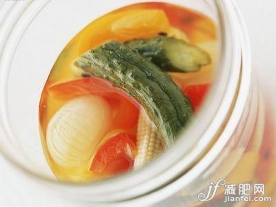 热汤减肥法 不饿肚也有窈窕身姿