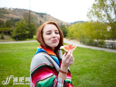 吃西瓜当正餐要不得
