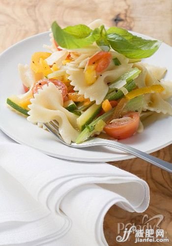 睡前10分运动 让你赘肉掉光光