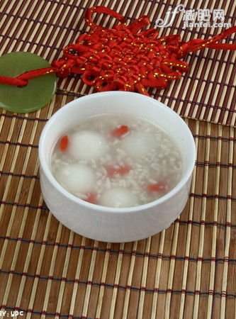 糯米和曲子用烧酒糖化而成