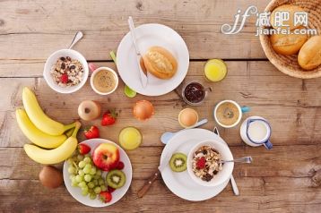 饮食,饮料,桌子,餐刀,汤匙_560126073_Breakfast on table_创意图片_Getty Images China