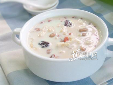 春季早餐吃什么减肥 牛奶炖花生